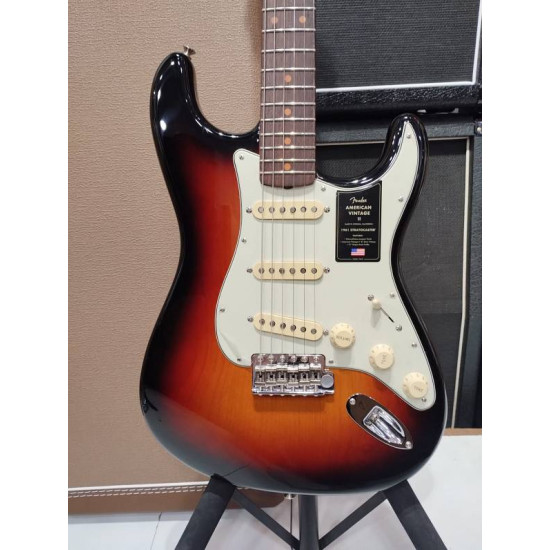 FENDER American Vintage II 1961 Stratocaster RW 2024 3-Color Sunburst - SOLD!!