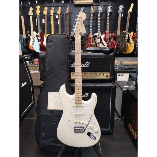Fender American Performer Stratocaster MN 2022 OWT Fender American Performer Stratocaster MN 2022 OWT