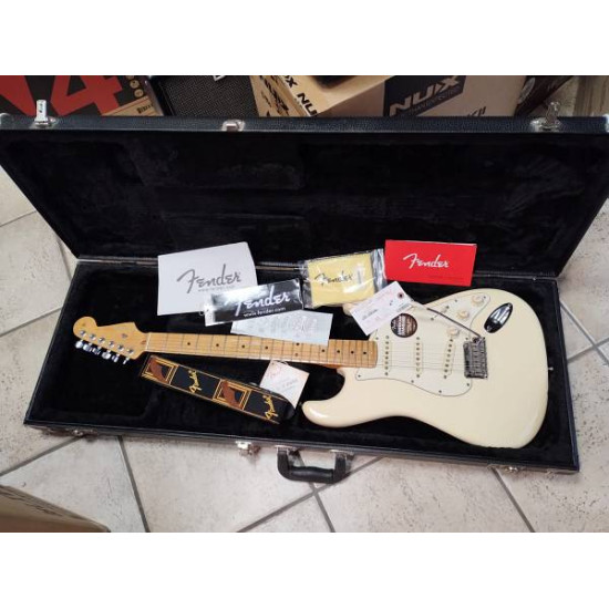 Fender American Standard Stratocaster 2013 MN Olympic White - SOLD! Fender American Standard Stratocaster 2013 MN Olympic White - SOLD!