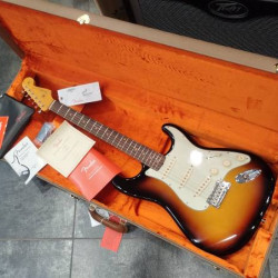 FENDER American Vintage II 1961 Stratocaster RW 2024 3-Color Sunburst - SOLD!!
