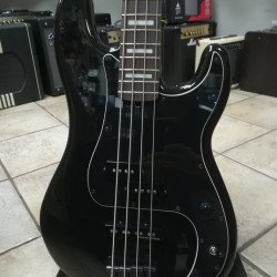 Fender Duff McKagan Deluxe Precision Bass Black 2nd - SOLD!