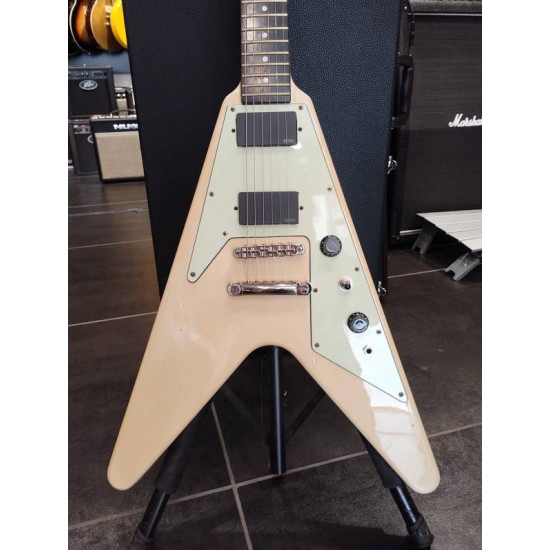 Epiphone Flying V 1996 Alpine White w/Up Grade e EMG pickups