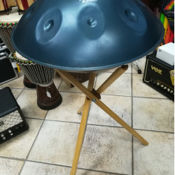 Elaia handpan iris C# min w/Stand