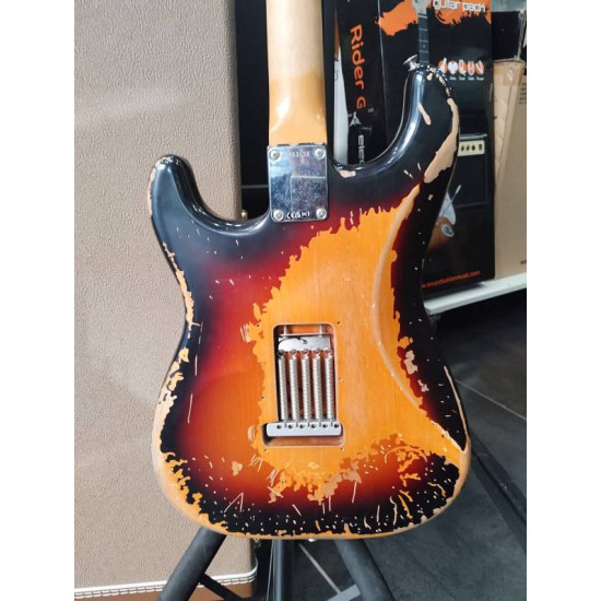 FENDER Mike McCready Stratocaster RW 2024 3 Color Sunburst - SOLD!! FENDER Mike McCready Stratocaster RW 2024 3 Color Sunburst - SOLD!!