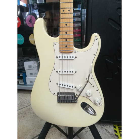 Fender Stratocaster White - Made in USA 1989 Fender Stratocaster White - Made in USA 1989