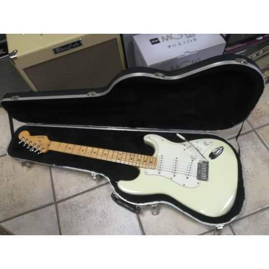 Fender Stratocaster American Standard White 1993 - SOLD! Fender Stratocaster American Standard White 1993 - SOLD!