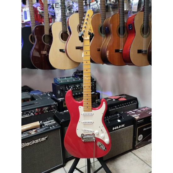 G&L Tribute Legacy Maple Neck Fiesta Red 2nd G&L Tribute Legacy Maple Neck Fiesta Red 2nd