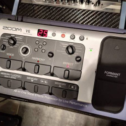 Zoom V6 2nd - Vocal Processor & Microphone