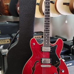 Hagstrom Viking Wild Cherry Transparent w/case 2nd - SOLD! Hagstrom Viking Wild Cherry Transparent w/case 2nd - SOLD!